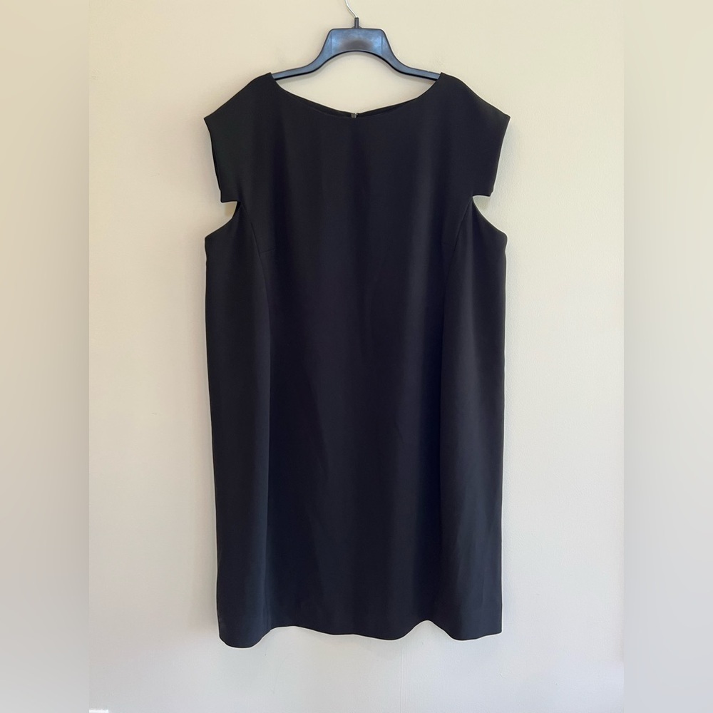 M.M. LAFLEUR Cap Sleeve Boat Neck Tailored Sheath Dress in Black, size 3X